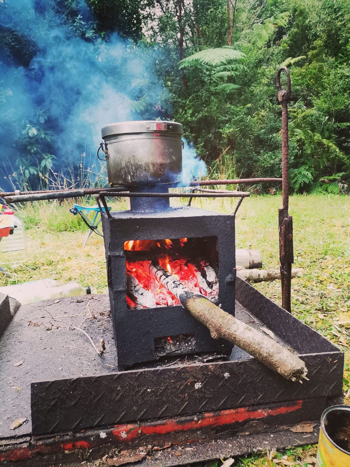 Cocina a leña al aire libre, en el sector